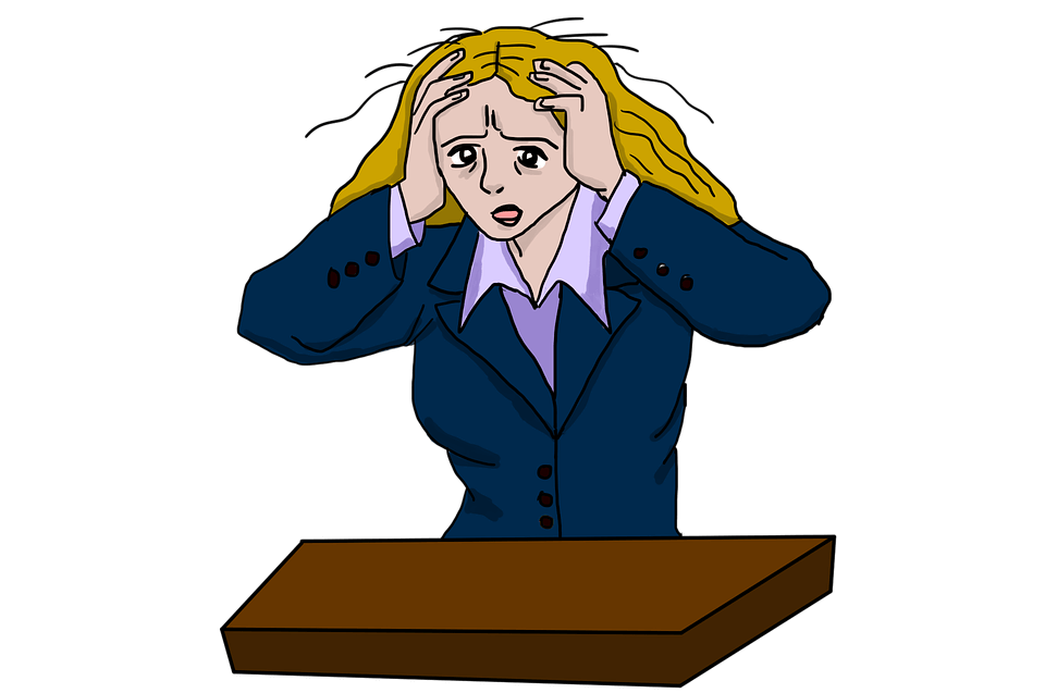 l'image d'une dame qui tient sa tête entre ses mains anxieuse un lien pour accéder à 7 séances d'hypnose pour lutter contre l'angoisse