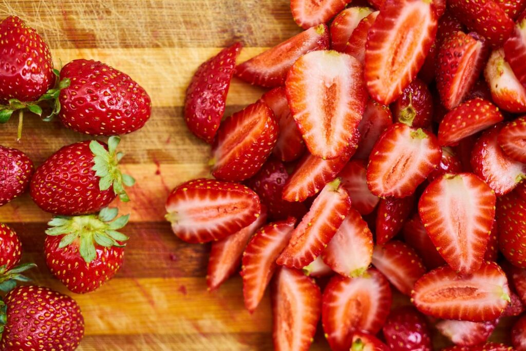 image de fraises gourmandes. illustre l'article sur la perte de poids et l'article sur l'alimentation